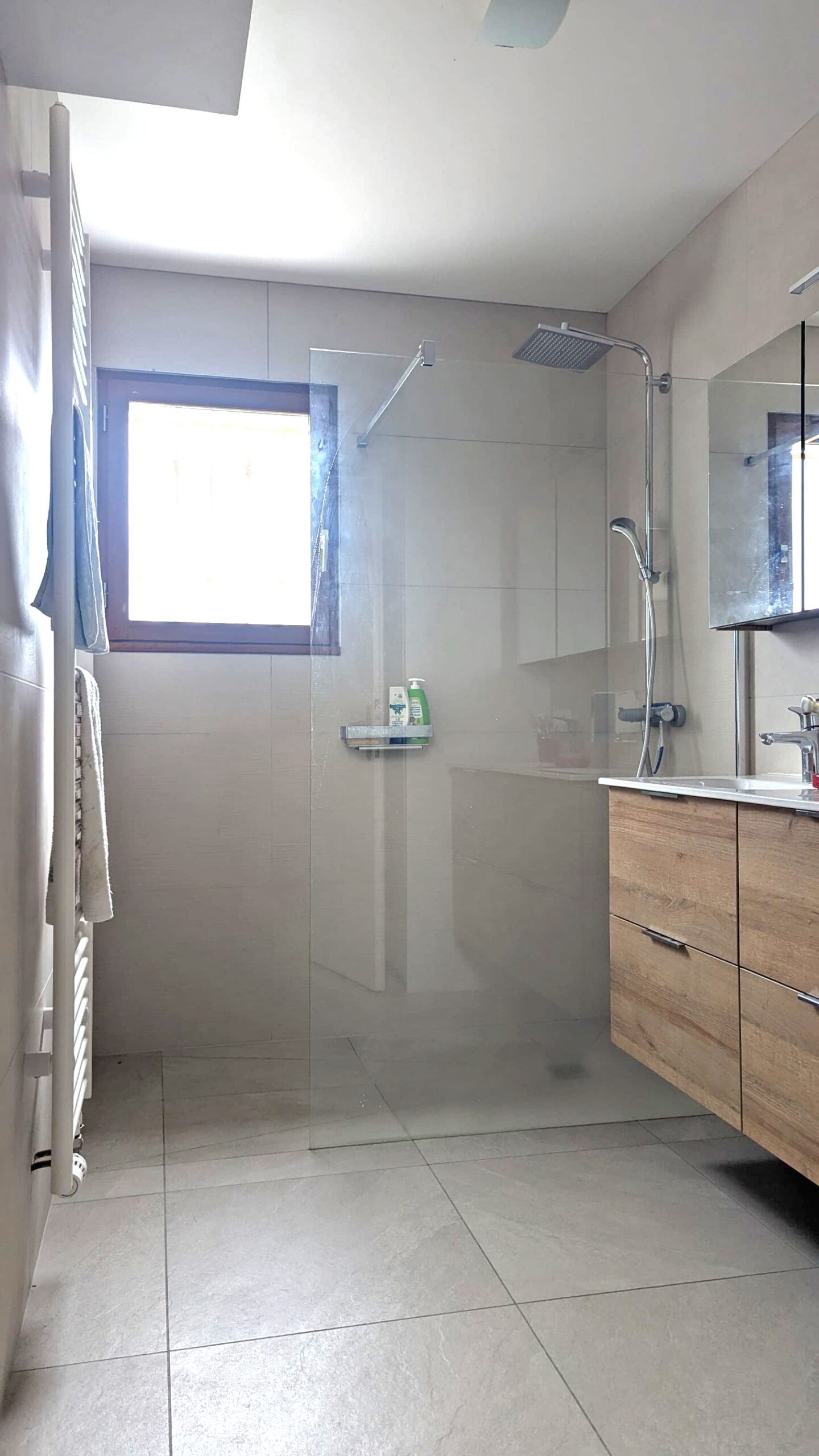 Sélection matériaux lors d'un accompagnement shopping par Note de D'co.